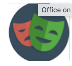 Twee overlappende theatermaskers, een groen lachend masker voor een rood verdrietig masker, op een donkere cirkelvormige achtergrond.